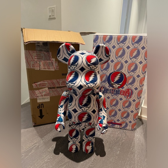 Bearbrick x Grateful Dead (Steal Your Face) 1000% - Picture 5 of 6